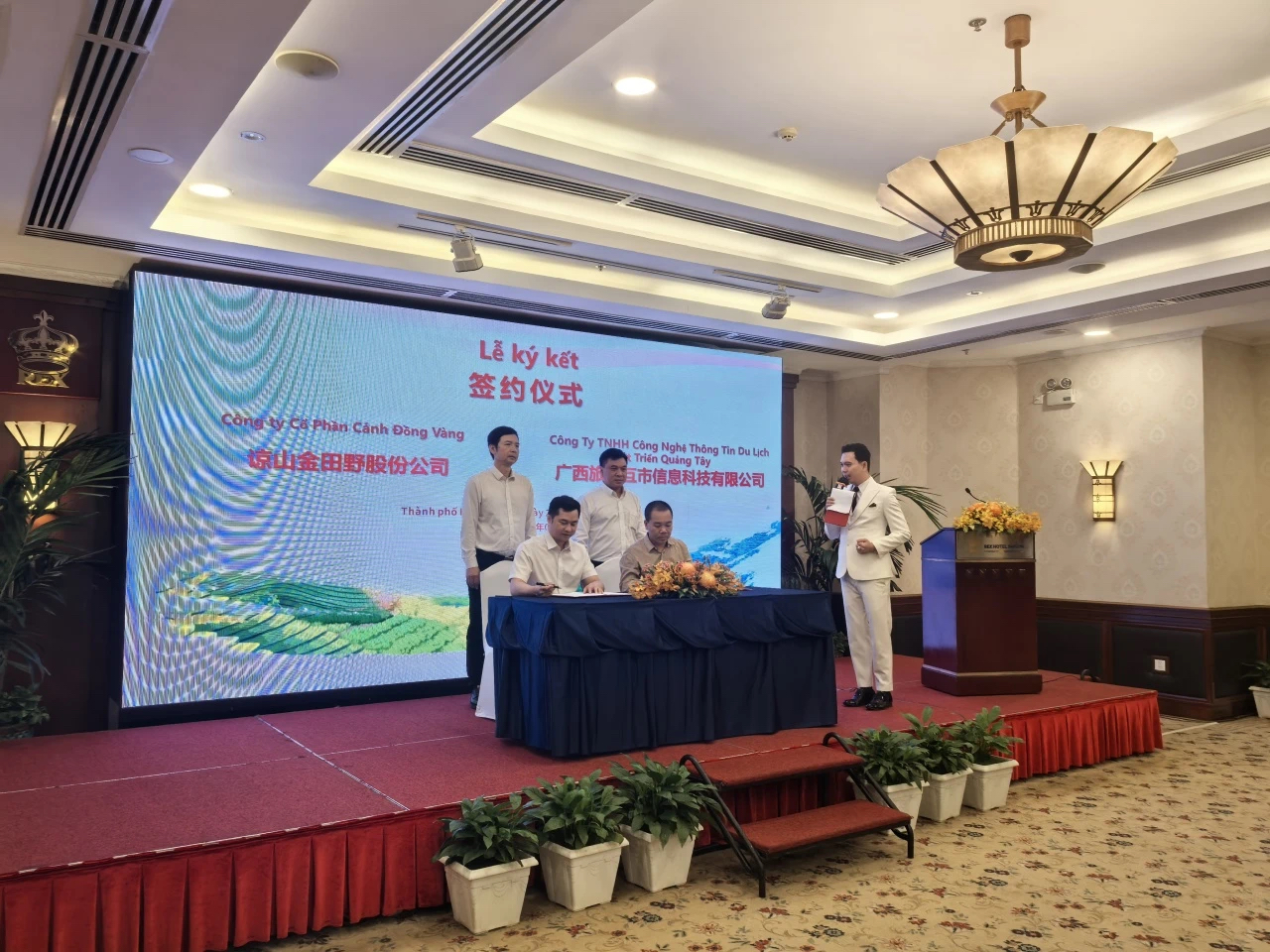 廣旅科技股份公司隨自治區(qū)商務(wù)廳經(jīng)貿(mào)代表團(tuán)赴越南開展系列經(jīng)貿(mào)活動(dòng)